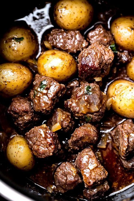 Cooker Garlic Butter Beef Bites and Potatoes