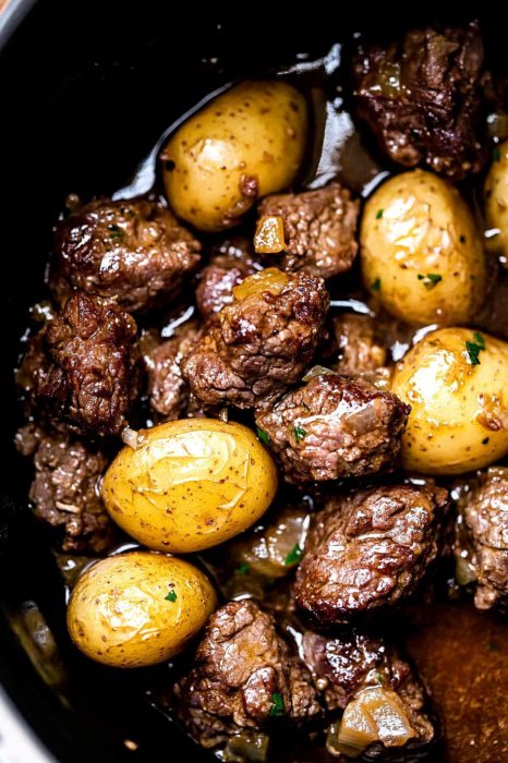 Cooker Garlic Butter Beef Bites and Potatoes